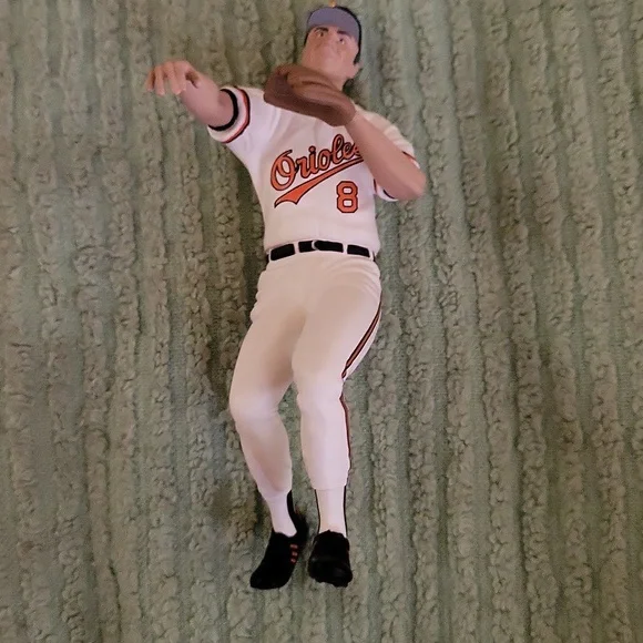 1998 Hallmark Keepsake Ornament - Cal Ripken Jr. At the Ballpark - Orioles - Picture 5 of 9